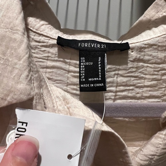 Button down crop top collared shirt, never worn! - Picture 3 of 3